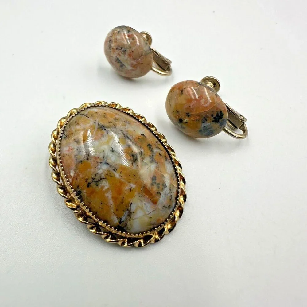 Vintage Brooch Earring Set Gold Tone Brown Marbled Stone Screw Back 1.5
